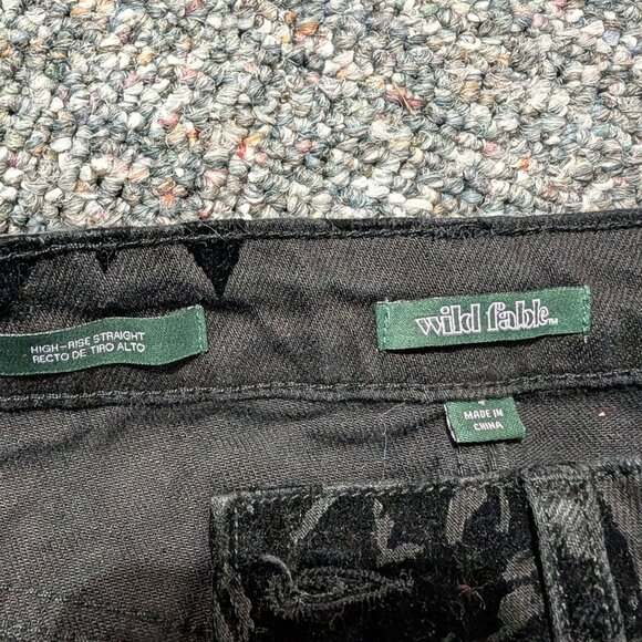 Black Floral Demin Pants. Size 4. NWT - Picture 3 of 4